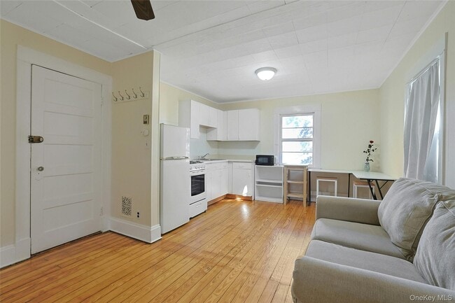 Photo - 105 S Broadway Unit # 6