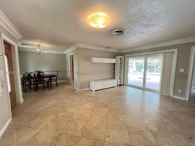 Photo - 2001 N 41st Ave