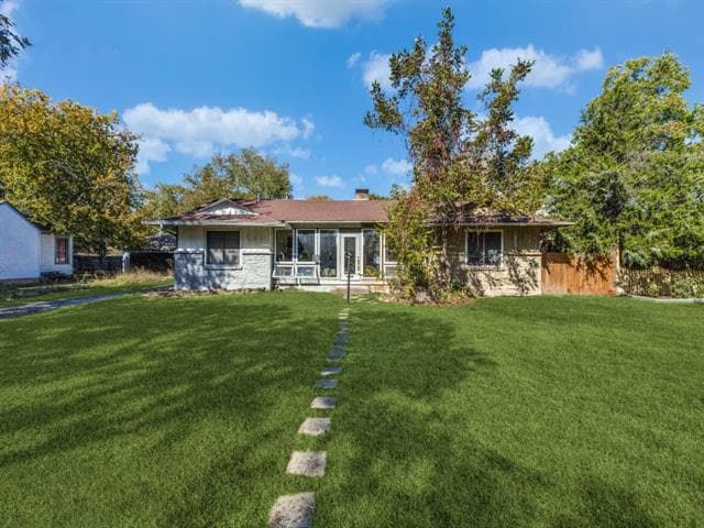 Building Photo - 9127 San Fernando Way