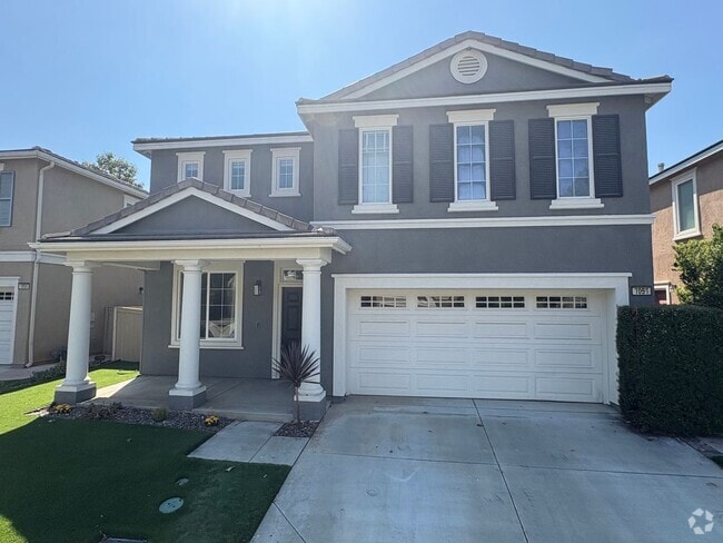 Building Photo - Stunning 4B/2.5BA House in Vista!