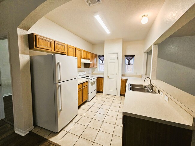 Photo - 1004 Park Central Cir
