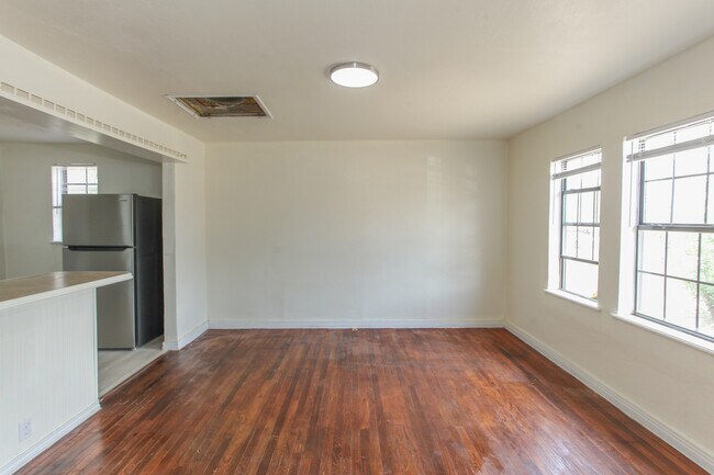 Photo - 1308 Mesquite St