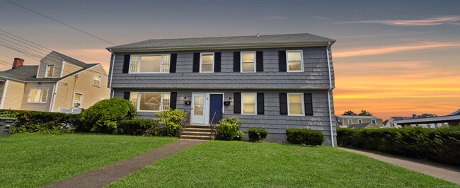 Building Photo - 54 Hallock St Rental