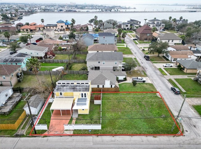 Photo - 5703 Fraser Ave