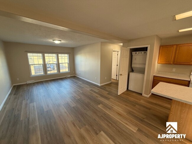 Photo - 931 S Newcomb Ave Unit #04