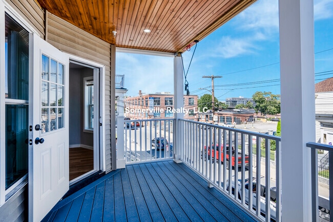 Building Photo - 27 Linden St Unit 3 Rental