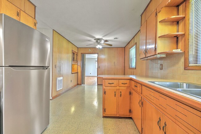 Photo - 208 Hogan Ave