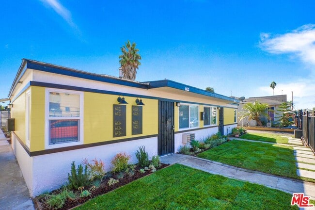 Building Photo - 6422 S Victoria Ave Unit 1/2 Rental