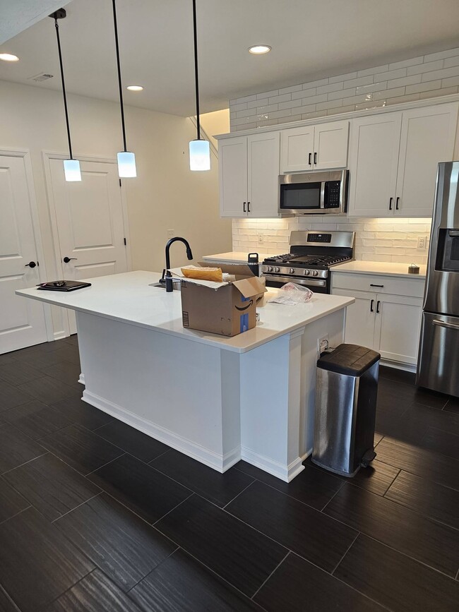Building Photo - 1362 Maple Grove Ln Unit 1362
