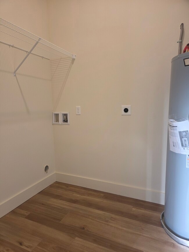 3 BR laundry room