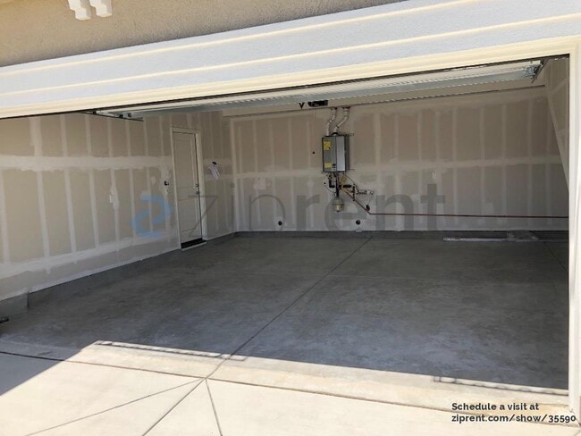 Photo - 471 Hydrangea Glen