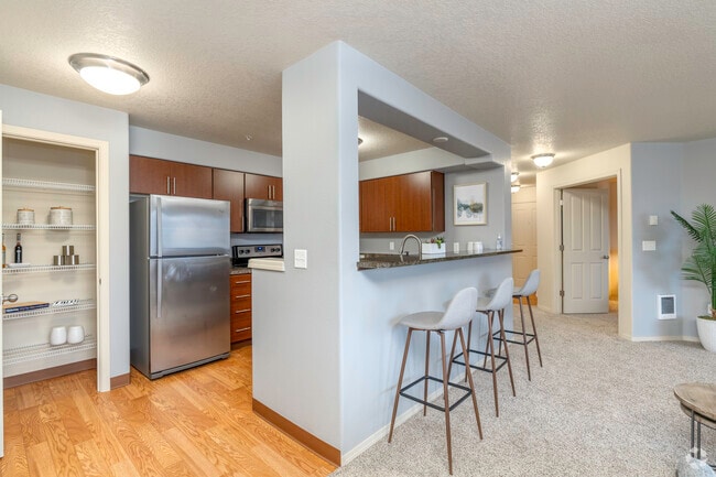 2BR, 2BA - 1,029SF Multnomah Kitchen