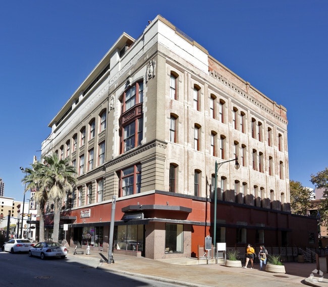 Photo - Main Plaza Apartments