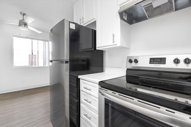 Building Photo - Terre at 1038 Peach Rental