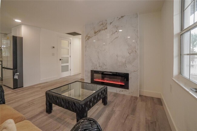 Photo - 985 Liberty St