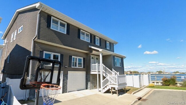 Building Photo - 93 Armour St