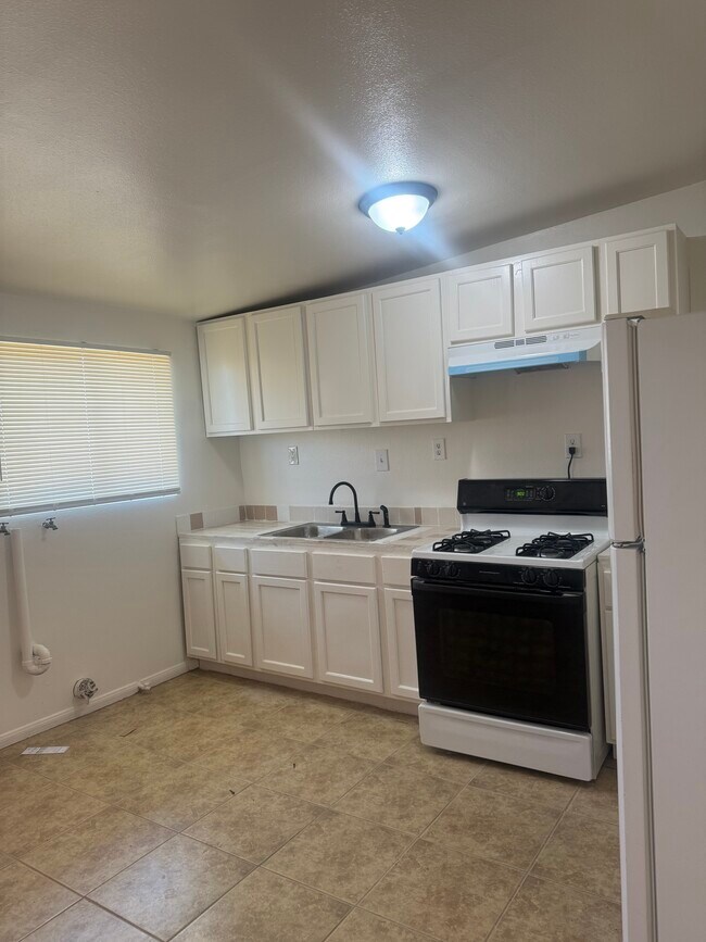 Kitchen - 26946 Prospect St Unit 26946