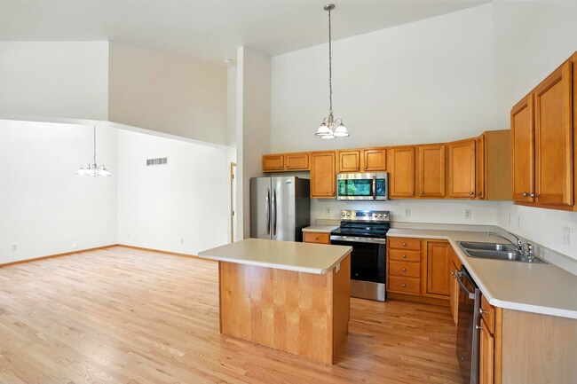 Photo - 20 Redtail Bend