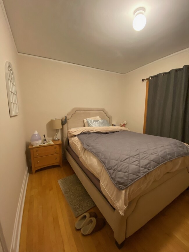 Photo - 5511 W Farragut Ave Apartments Unit 2