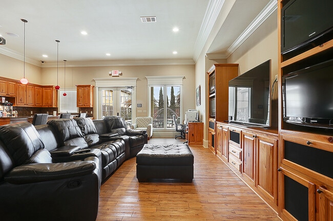 Clubhouse Entertainment Room