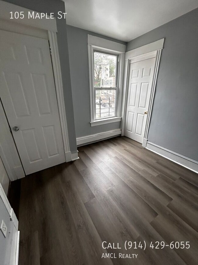 Photo - 105 Maple St