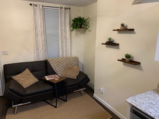 Living room area - 1619 Mansfield St Unit #2