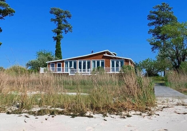 Building Photo - 8034 Riverview Rd