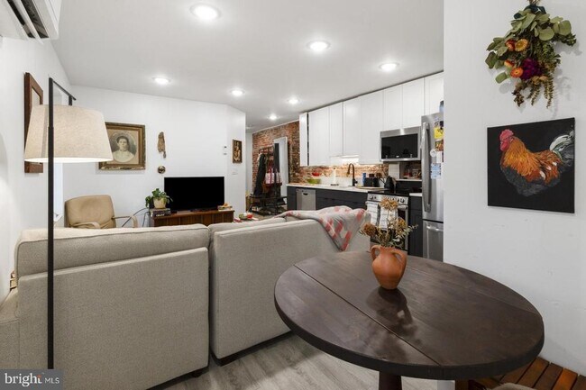 Photo - 212 Catharine St Unit 6