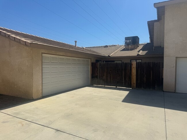 8200 Laborough Dr Unidad B