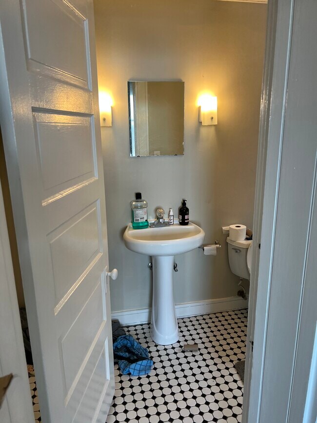 Photo - 315 W McMillan St