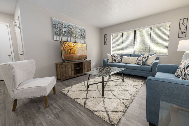 648 Cross Creek