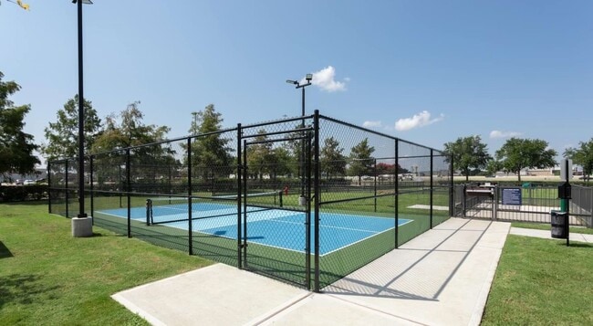 Building Photo - 19101 Town Ridge Ln Unit 6310