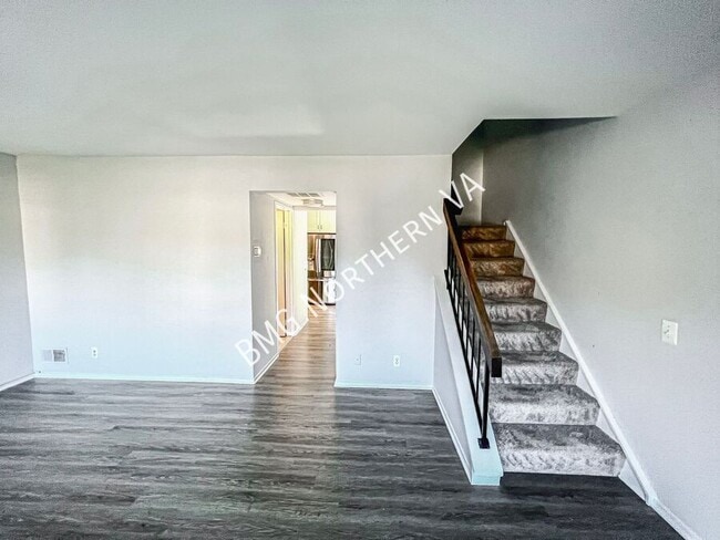 Photo - 2689 Glengyle Dr