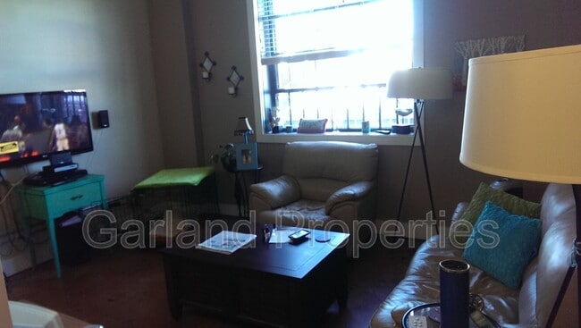 Photo - 425 Campbell Ave SW Unit 103