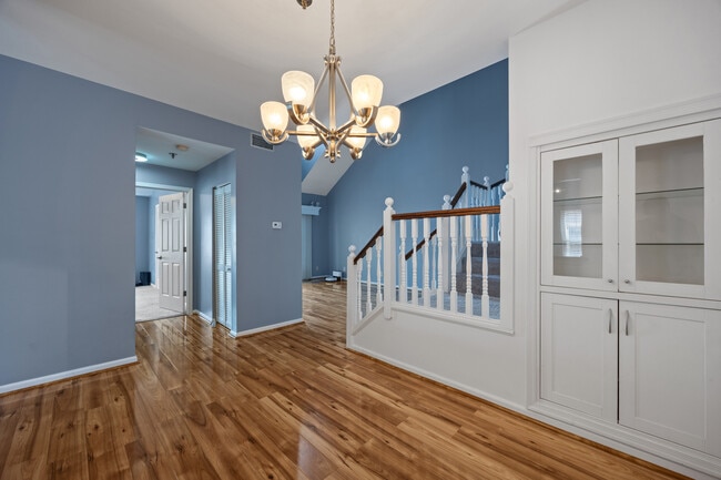 Photo - 321 Duke St