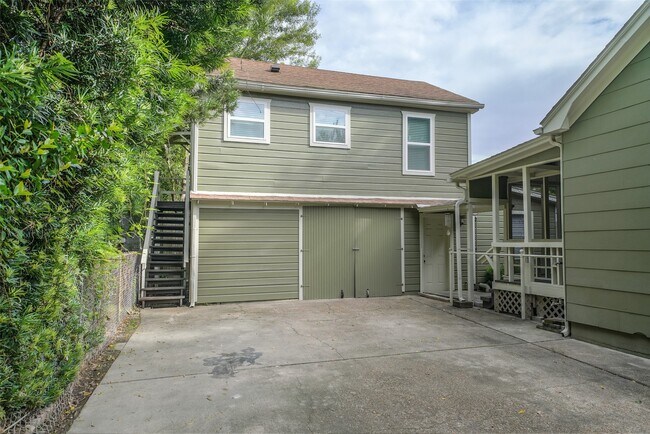 Photo - 811 Woodard St