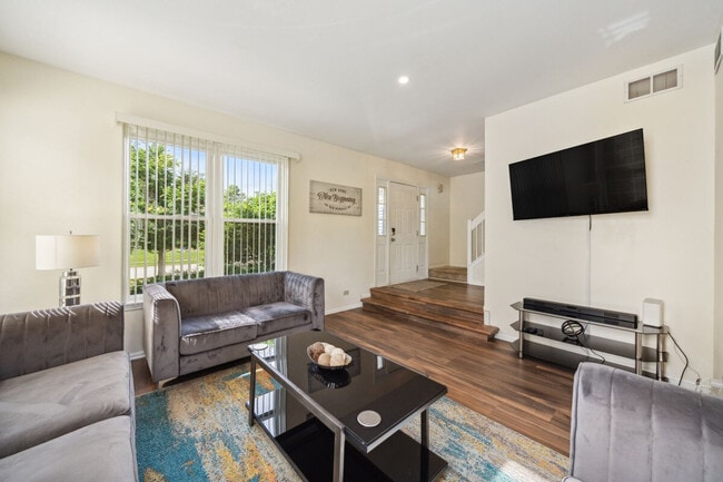 Photo - 4609 Metcalf Ct Unit ID1285037P