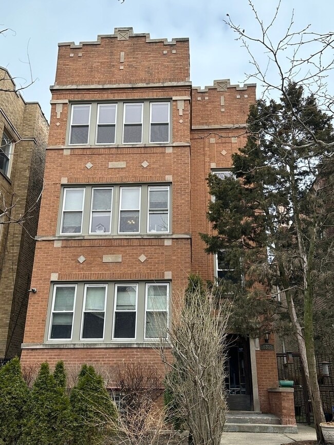 Building Photo - 6327 N Oakley Ave Unit 3 Rental