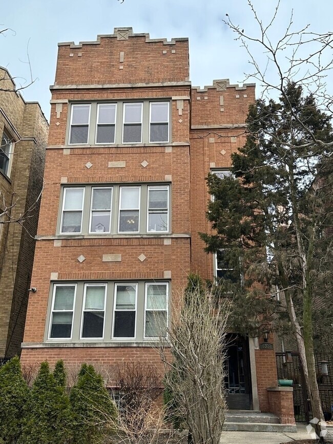 Building Photo - 6327 N Oakley Ave Unit 3 Rental