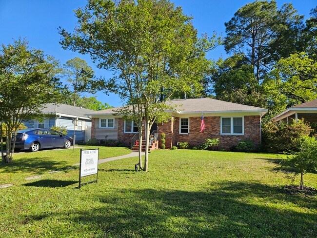 Photo - Four Bedroom Ranch St Home in Abercorn Heights - Lamara Heights District