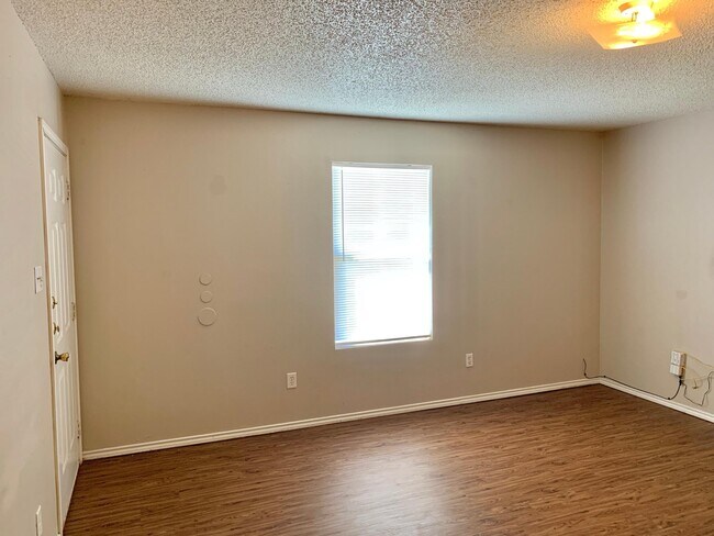 Photo - 1502 82nd St