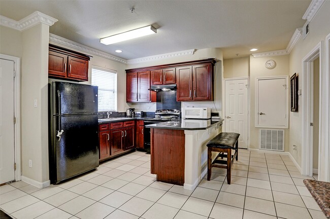 Building Photo - 6468 Corporate Dr Unit 1008 Rental