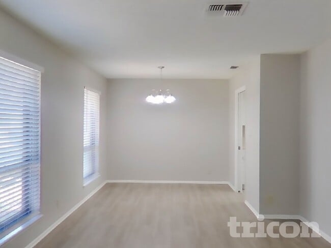 Photo - 7815 Melbury Forest