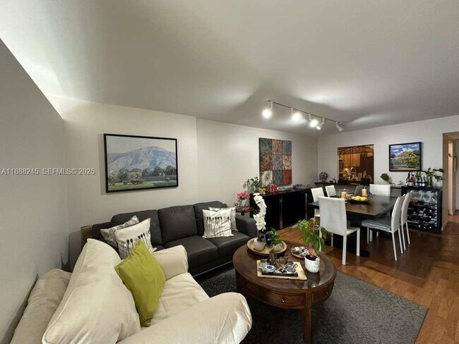 Photo - 1000 Parkview Dr Unit 627