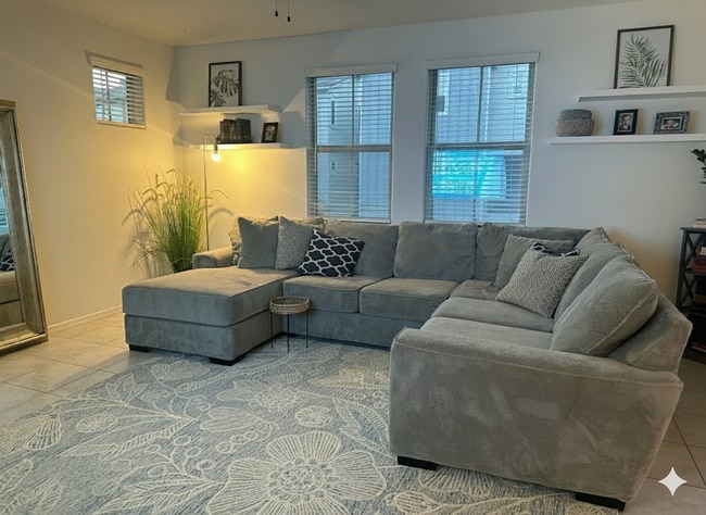 Photo - 627 W Flintlock Way