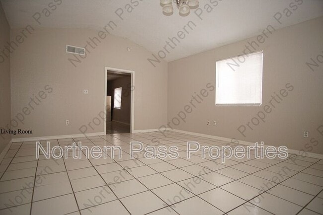 Photo - 422 Val Verde St