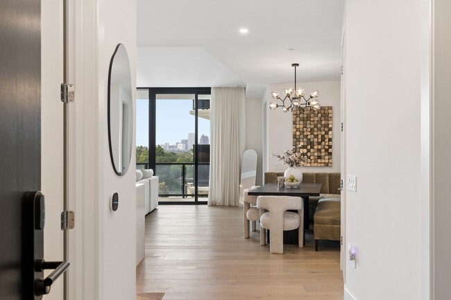 Photo - 2425 Peachtree Rd NE