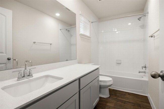 Photo - 413 Emerald Cv