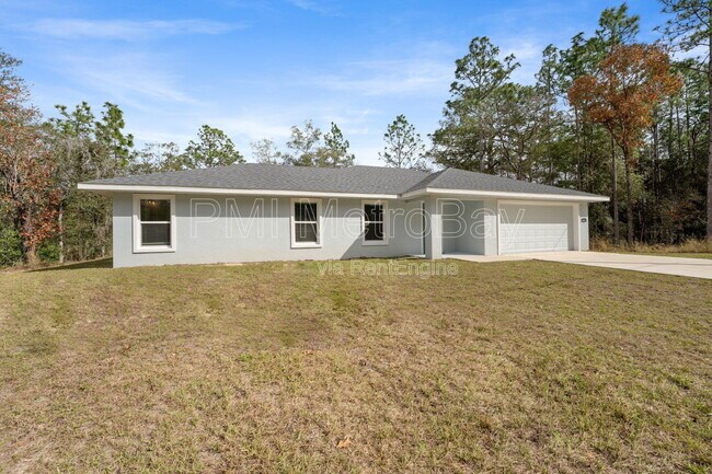 9461 N Sandree Dr