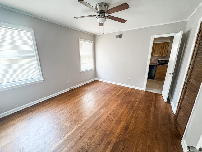 Photo - 1560 Cranford Rd